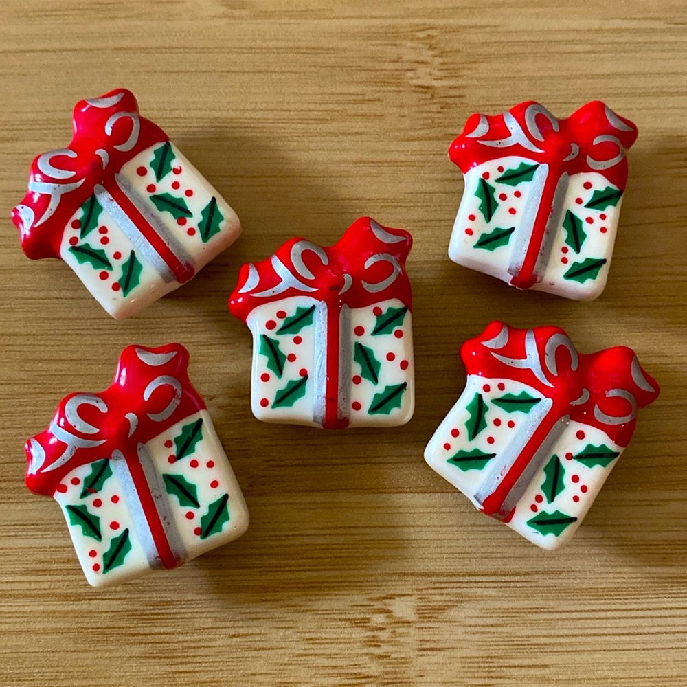 Vintage Cute Christmas Button Covers (set of five)